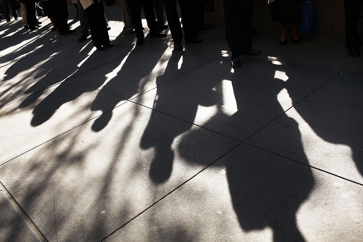 US Workers Turn Gloomy on Their Employers’ Outlook, Index Shows