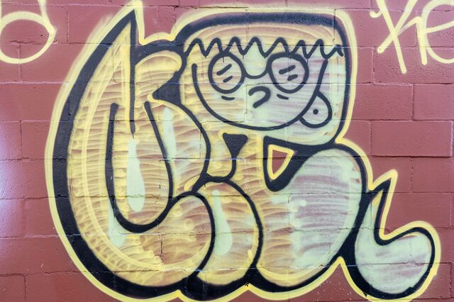 Face with crown at 1174 Broadway, Brooklyn