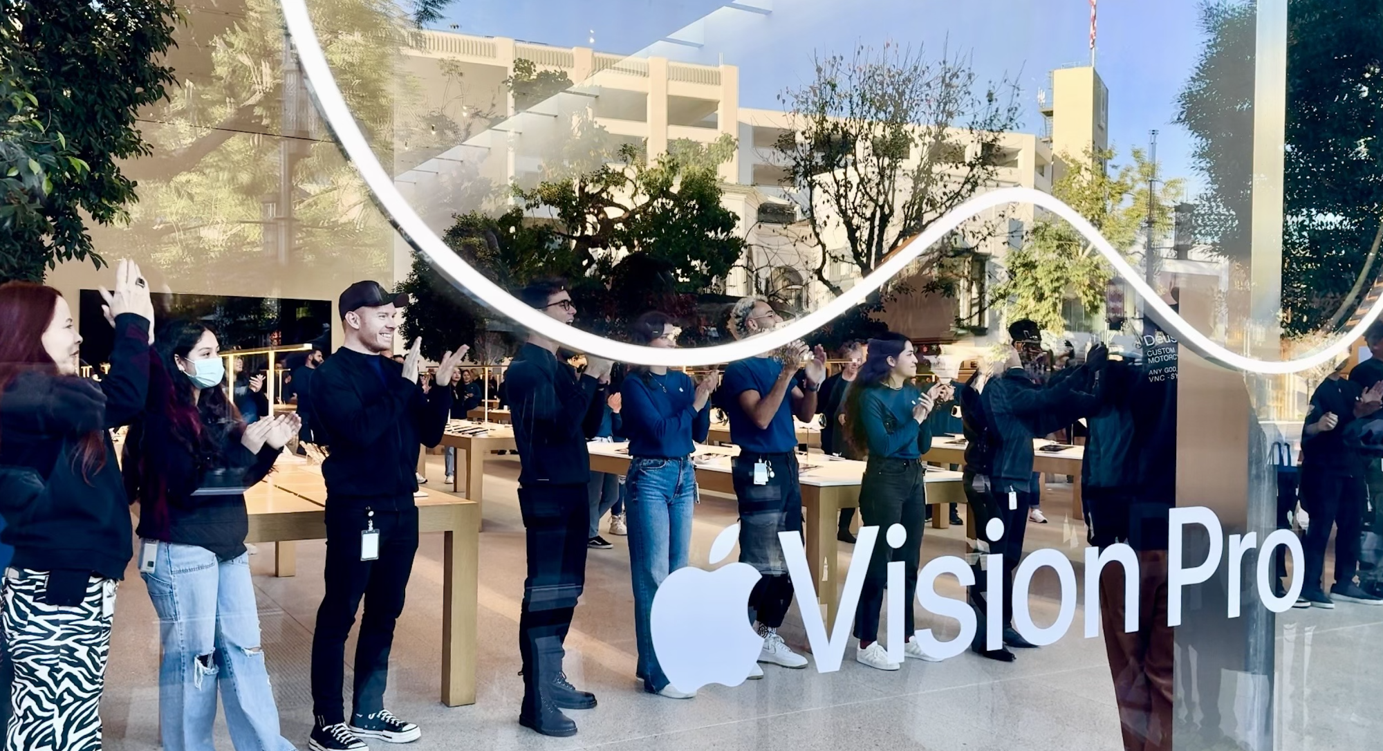 Apple Vision Pro: How to Buy $3,499 Headset, Apple Store Buying Experience  - Bloomberg