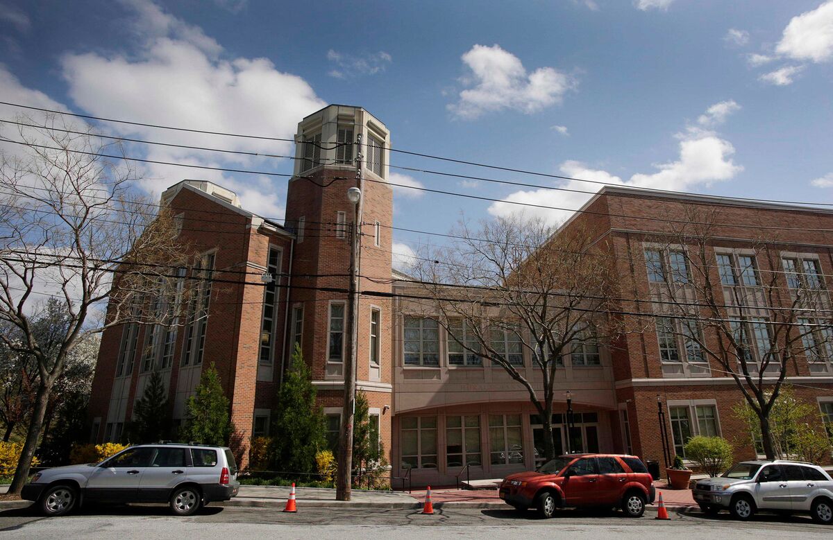 NYC’s Horace Mann School Closes as Student Tested for Virus Bloomberg