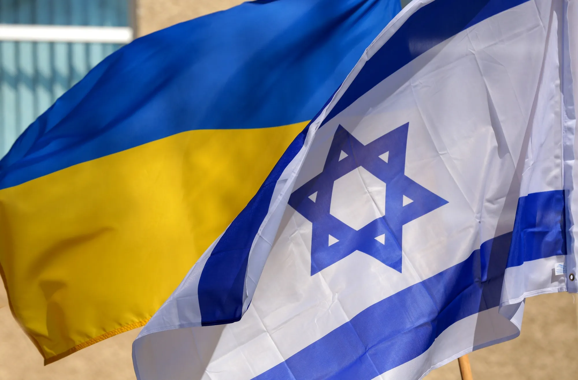 Hail to the yellow, white and blue.