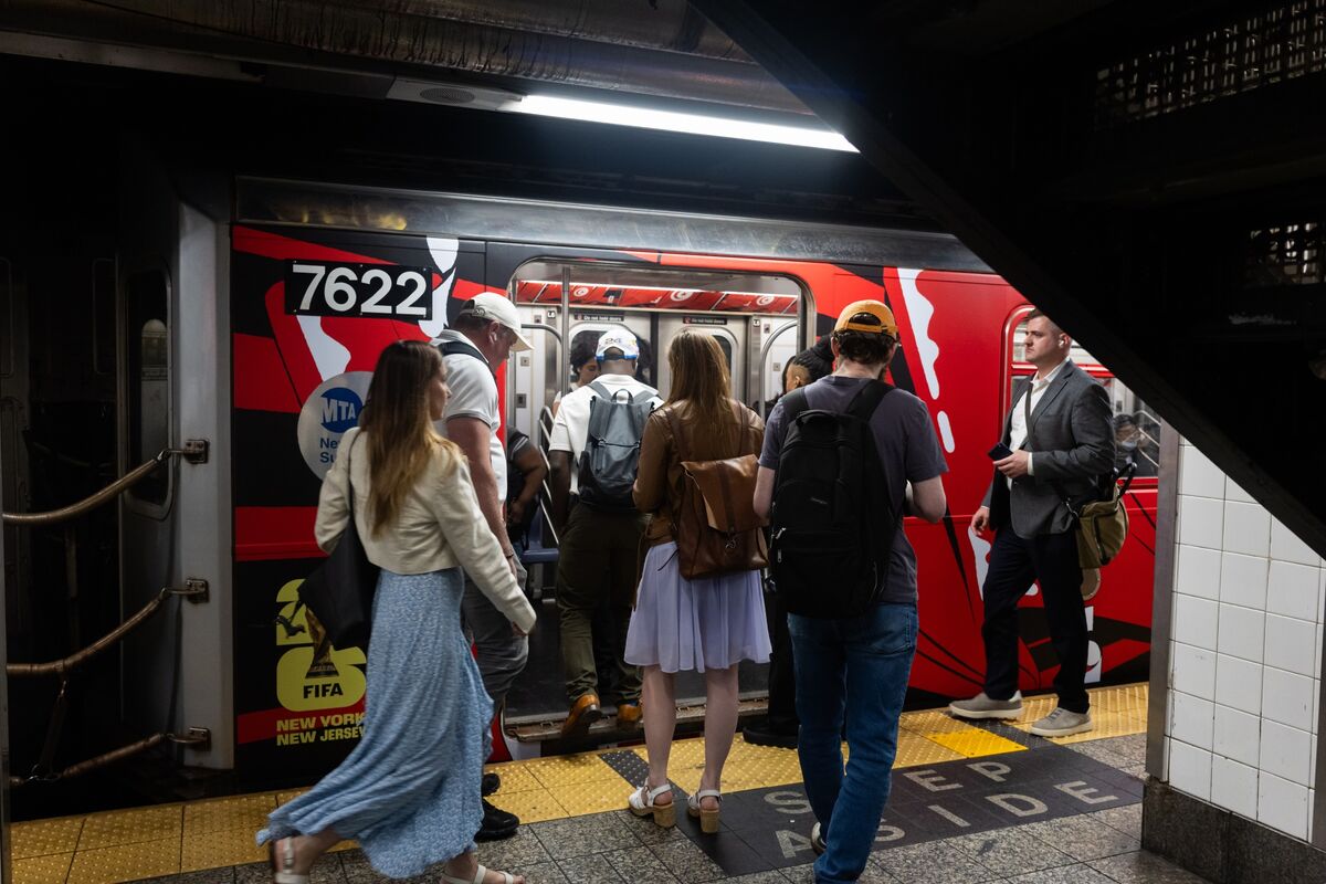 bloomberg.com - Vince Golle - US Jobs Report Seen Backing Warsh View of Labor Market