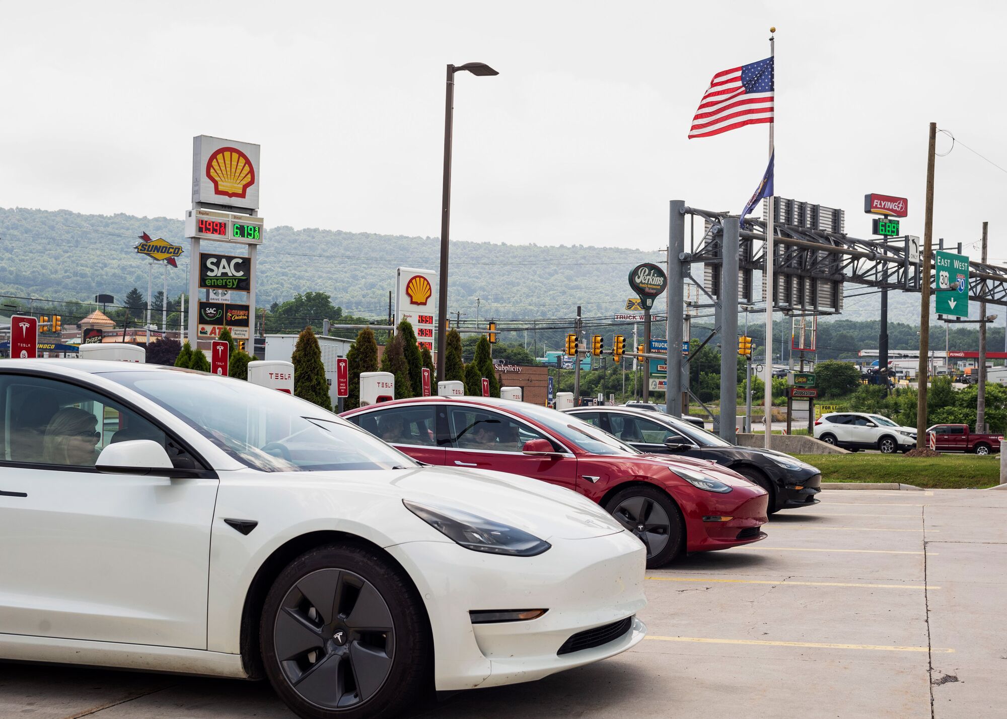 Sheetz, Tesla Teamed Up to Help You to Take an Electric Car Road Trip