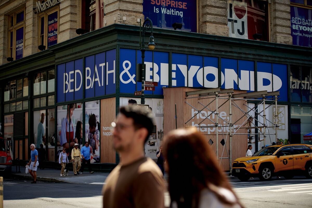 Engaged Couples Issue Verdict on Bed Bath & Beyond