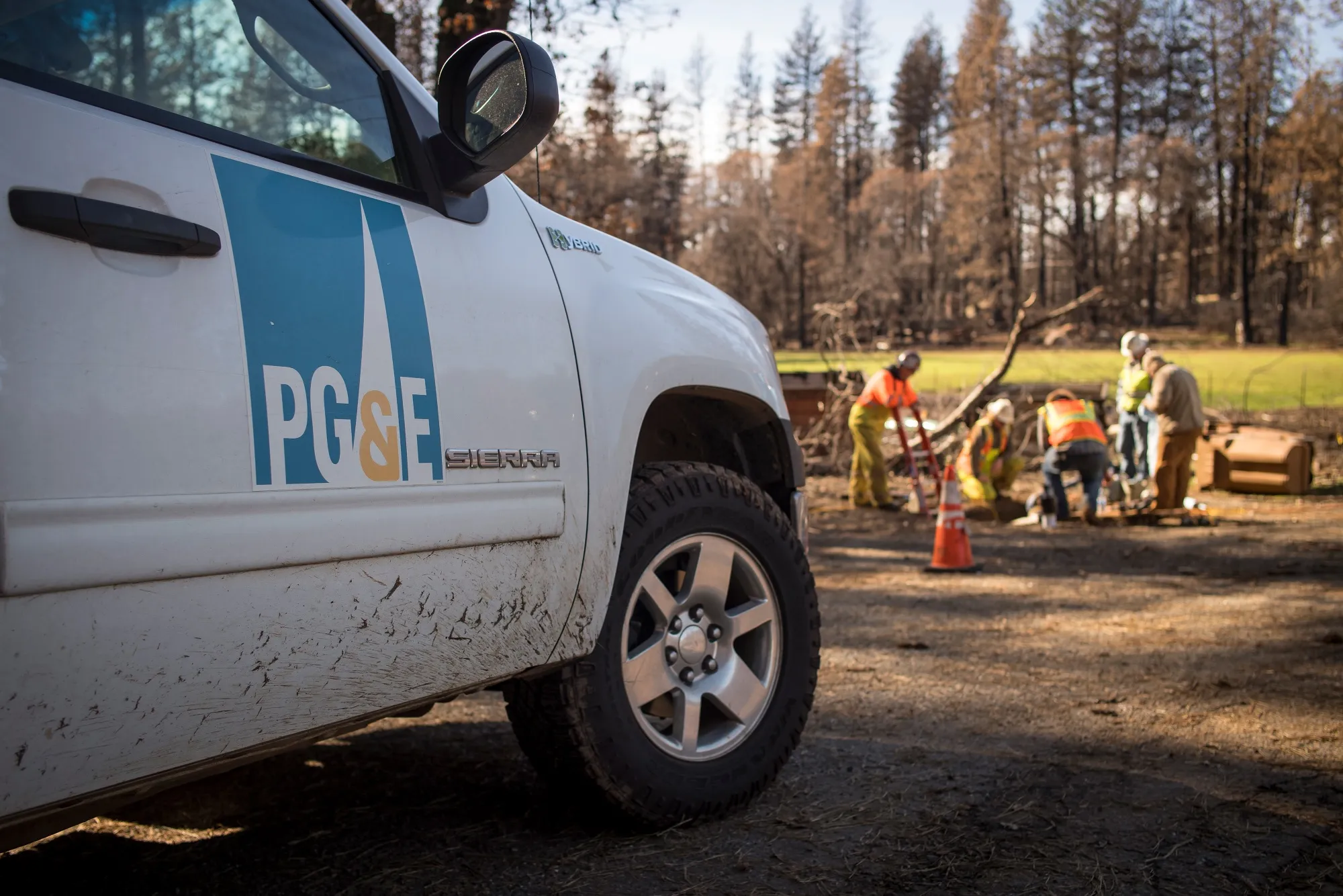 PG&E Crews Work On Gas Lines As Company Arranges $5.5 Billion To Fund Bankruptcy Process