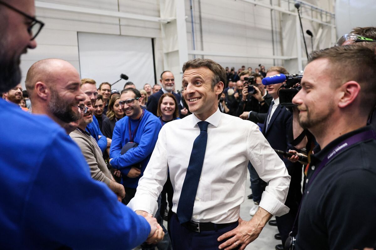 Approval macron president