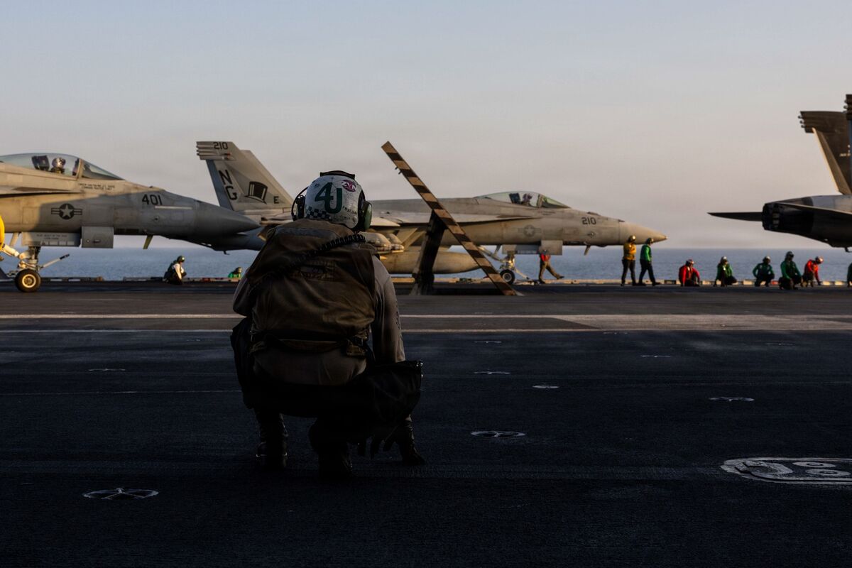 US Forces Warn They Will Strike Mine-Laying Ships in Hormuz