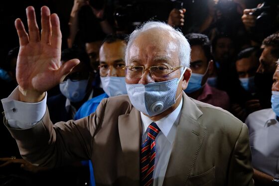 1MDB Prison Threat Hangs Over Najib’s Resurgence in Malaysia