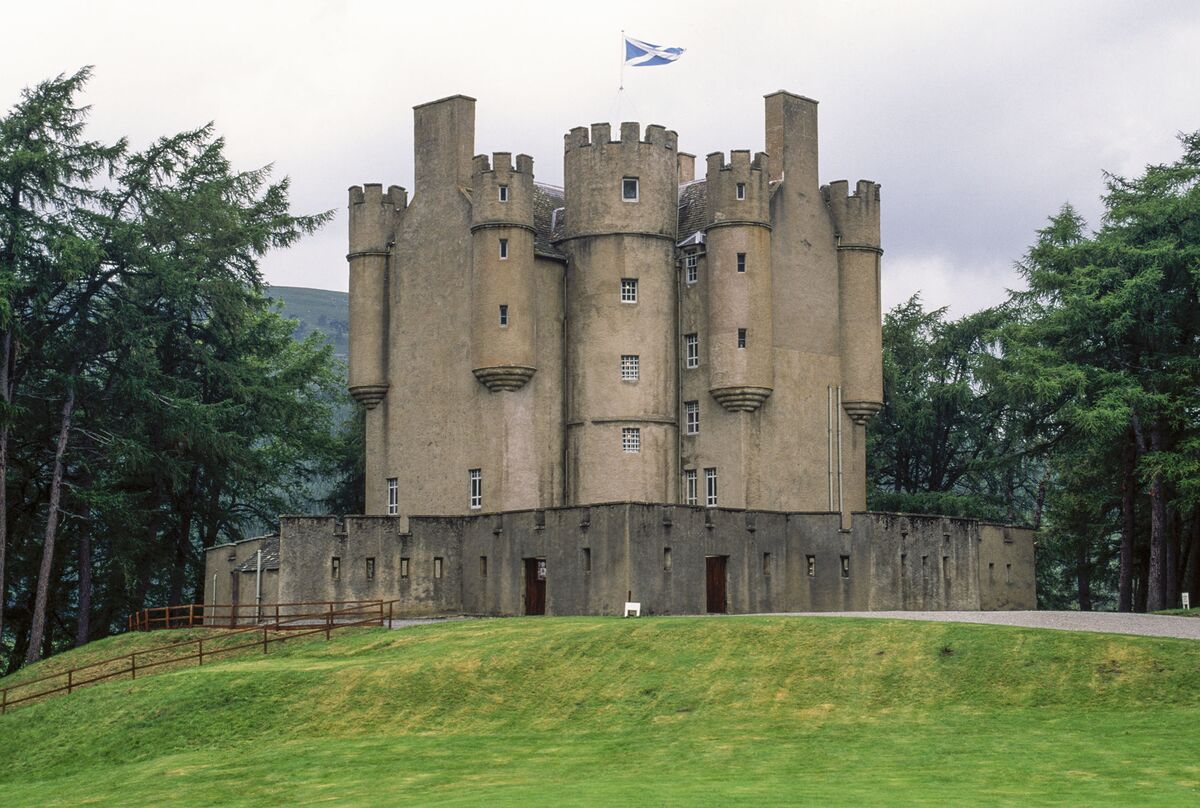 Hotel Owner Chasing Luxury Crowd Swaps Castles