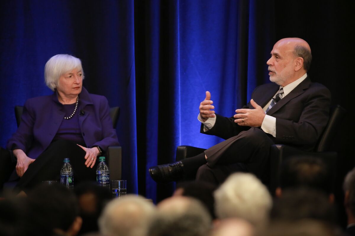 Trump Tariffs Panned by Bernanke, Yellen at Supreme Court