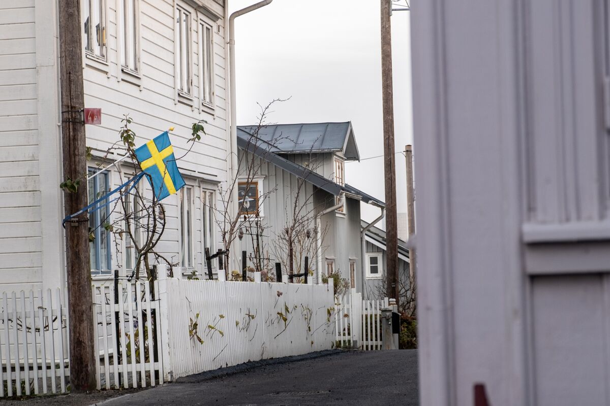 bloomberg.com - Niclas Rolander - Swedes' View on Housing Market Brightens as Rates May Soon Peak