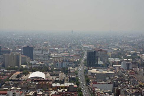 A View Of Smog Covering The Mexico City Skyline