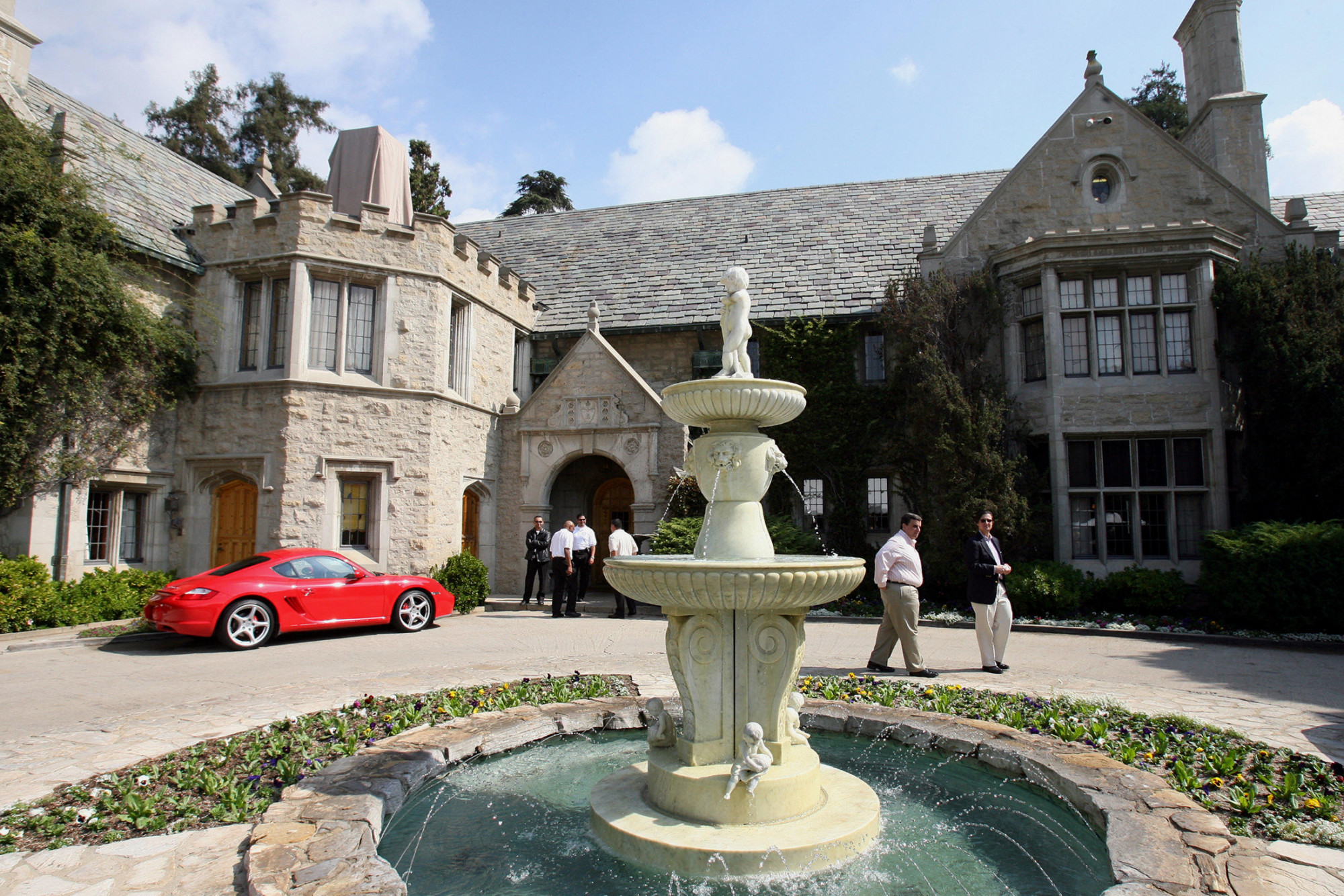 Playboy Mansion To Sell To Neighbor For Over 100 Million Bloomberg