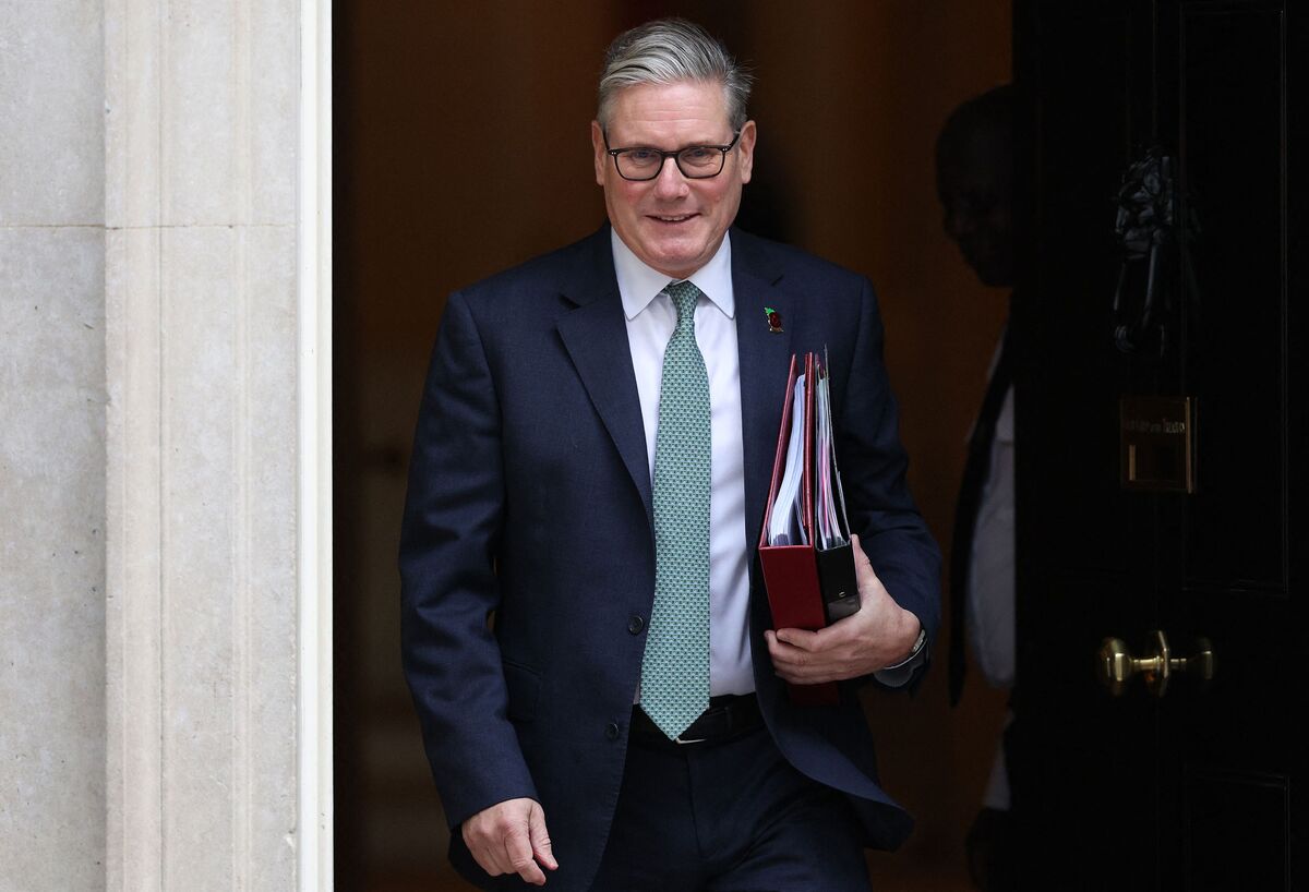 Starmer Apologizes for Plot Allegations Against UK Health Chief