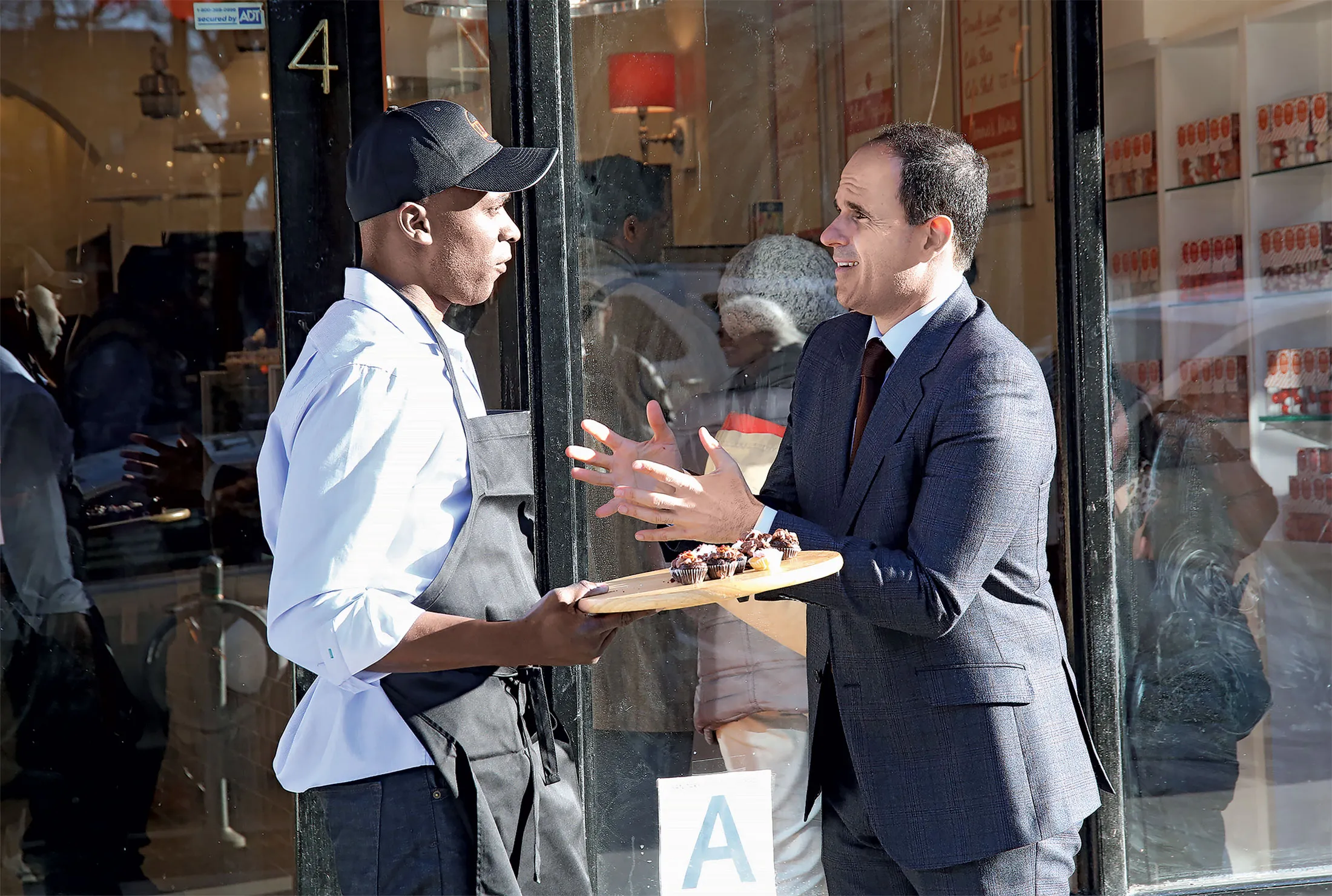 Lemonis advising a cupcake baker in New York.
