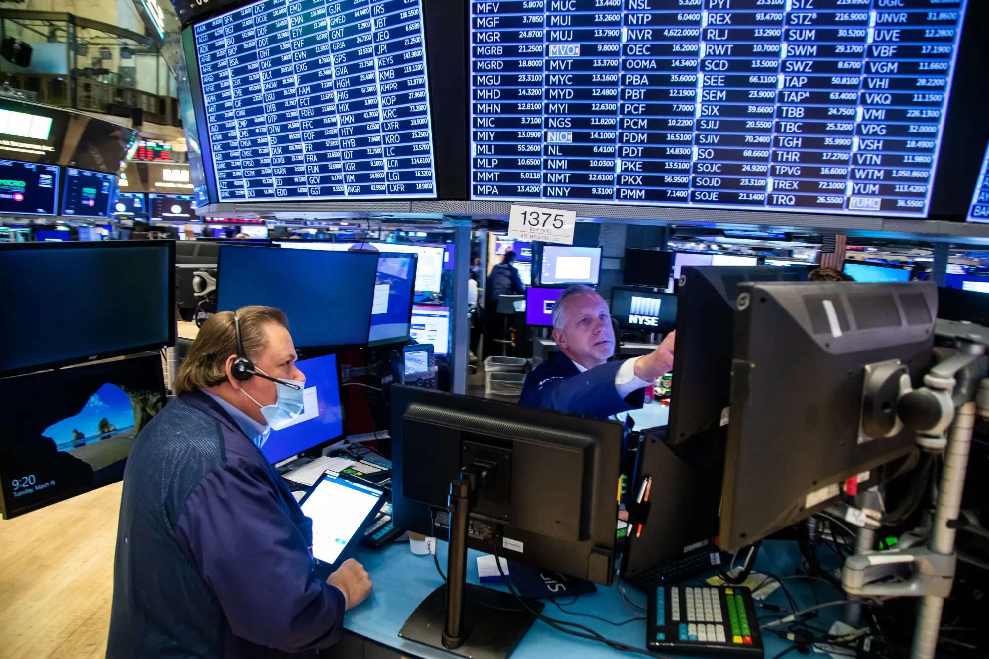 Traders work on the floor of the New York Stock Exchange (NYSE) on March 15, 2022.&nbsp;