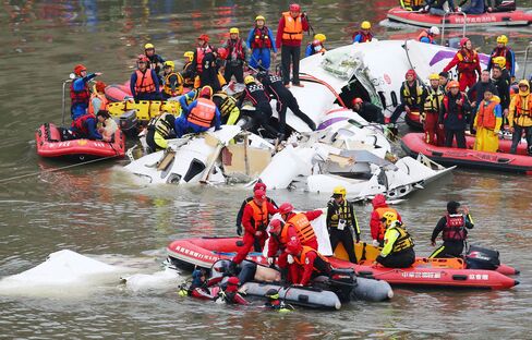 1467269753_transasia crash
