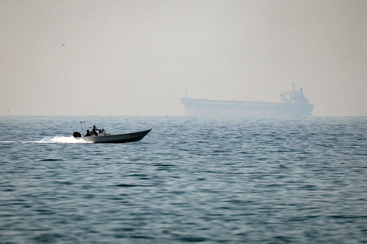 Trump Pledges Safe Oil Transit from Mideast as Iran War Widens