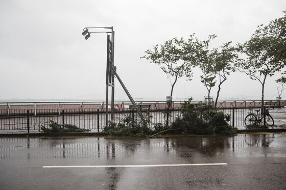 Hong Kong On Lockdown as Typhoon Mangkhut Arrives