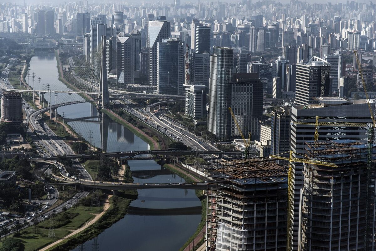Brazil Economists See 2020 Key Rate Cut Even as Growth Picks Up - Bloomberg
