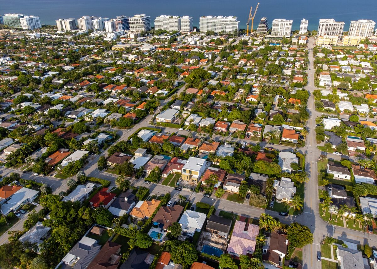 US Mortgage Rates Fall to 2024 Levels, Fueling Refinancing Surge