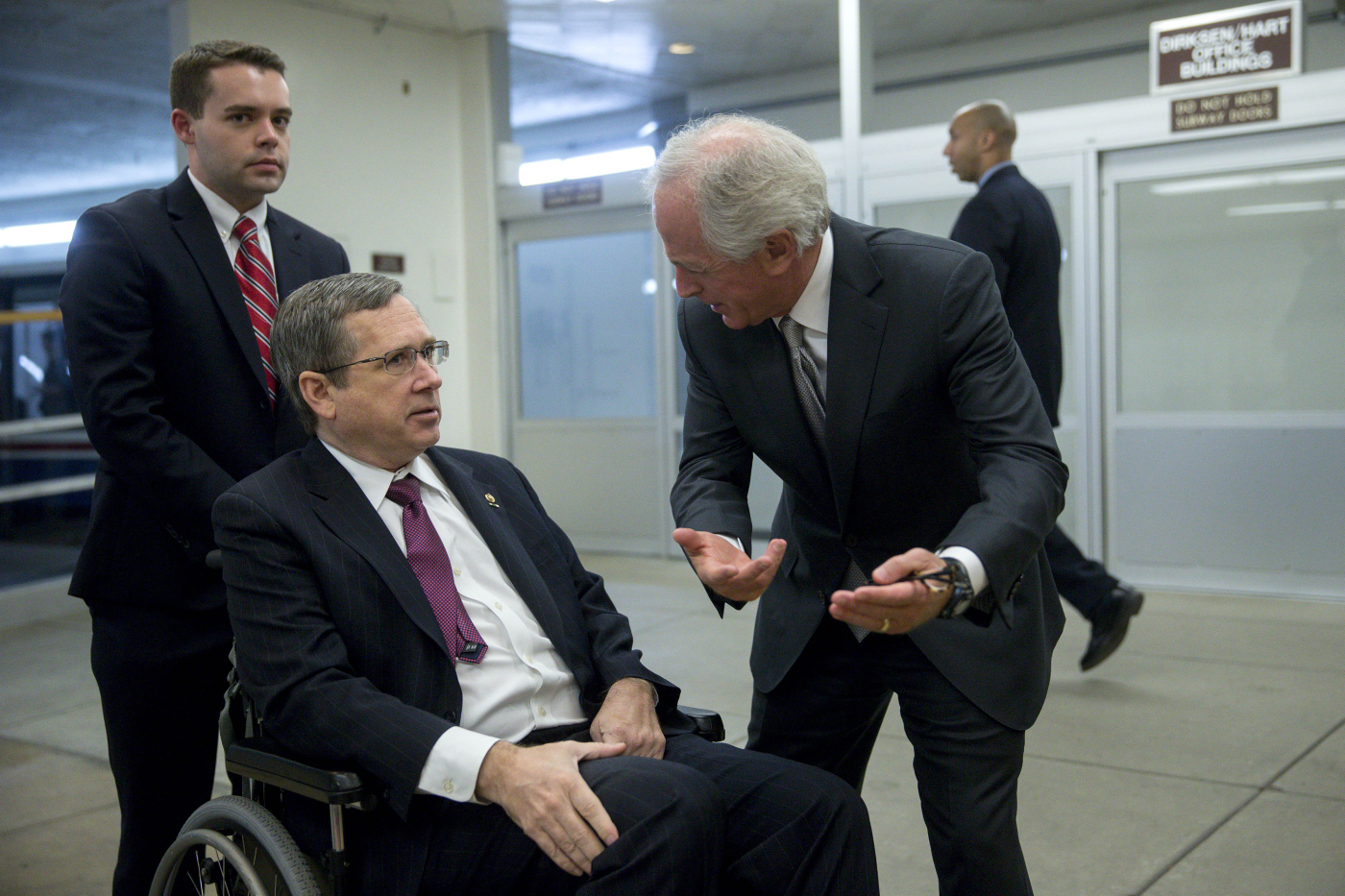 Senate Bid to Fund Government Must Get Through Warren, Cruz