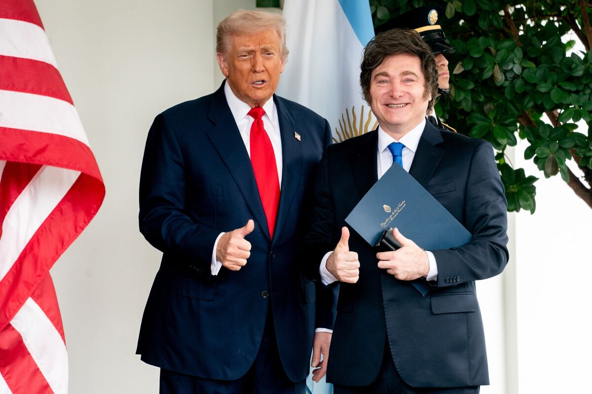 Trump Says He’ll Discuss Trade Deal With Milei, Defends Lifeline