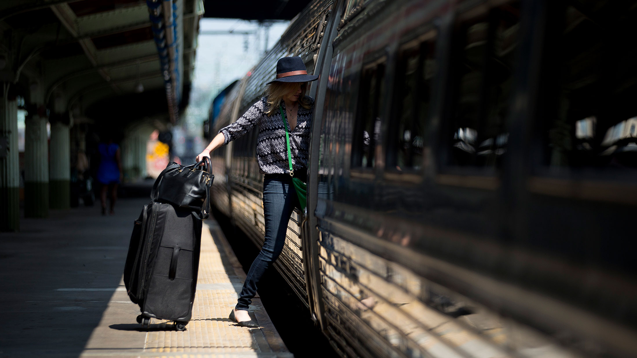 amtrak extra baggage