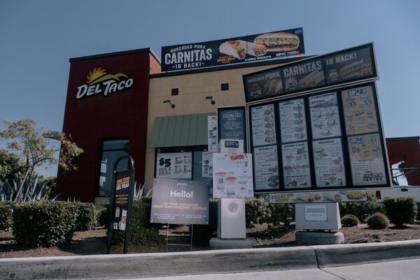 стосується чат-ботів, які приймають замовлення у фаст-фуді Drive-Thrus