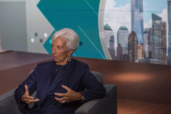 Lagarde Says Global Recession Unlikely But Trade a Key Risk