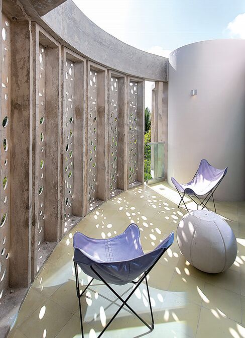 El Blok’s sunny patio.