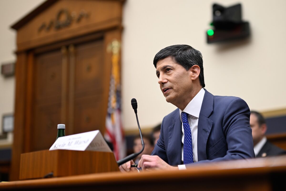 Warsh Shows His Inner Hawk as Inflation Debate Heats Up