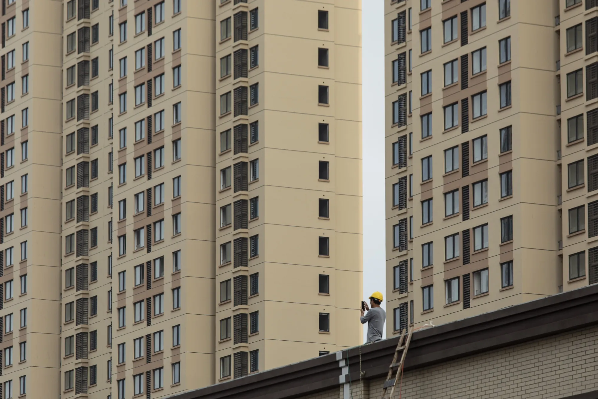 China's Escalating Property Curbs Point to Xi's New Priority