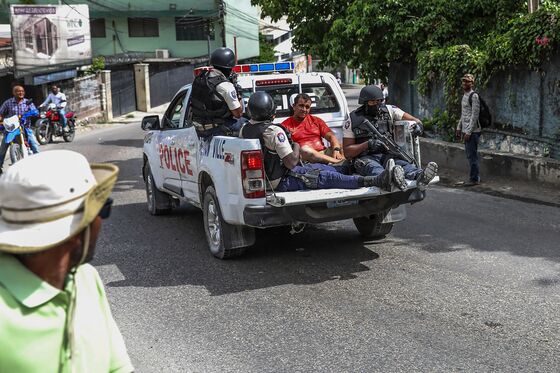 Gunmen Shot in Haiti Manhunt While Politicians Vie for Power