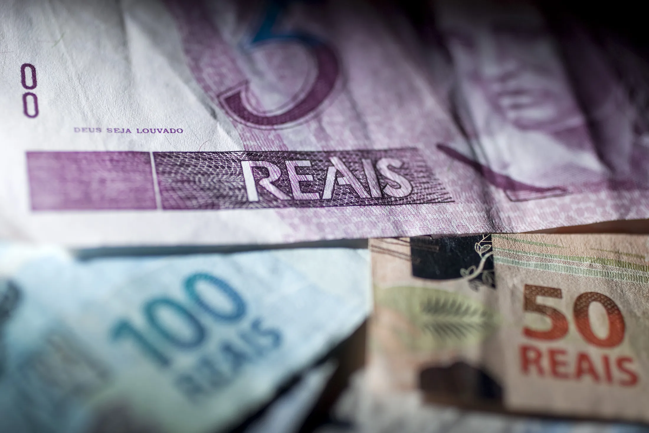 Billetes de reales brasileños.