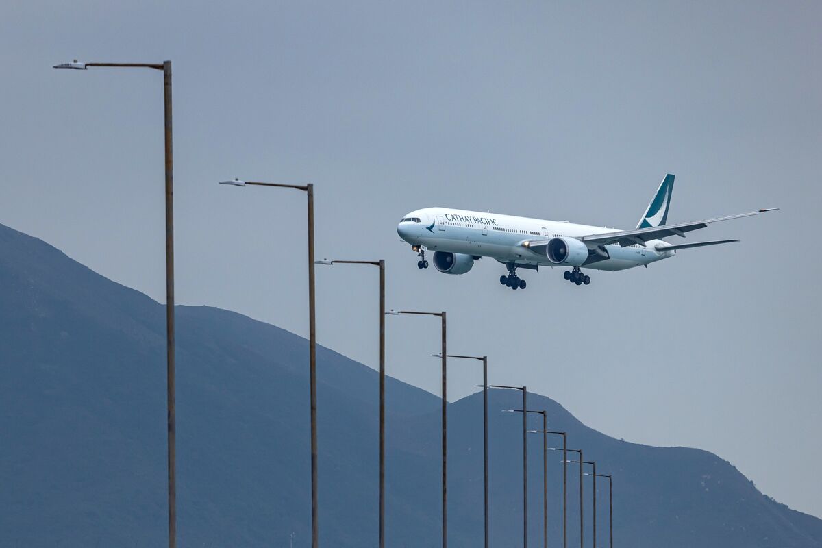 Cathay Warns of Post-Summer Flight Cuts If Fuel Prices Stay High