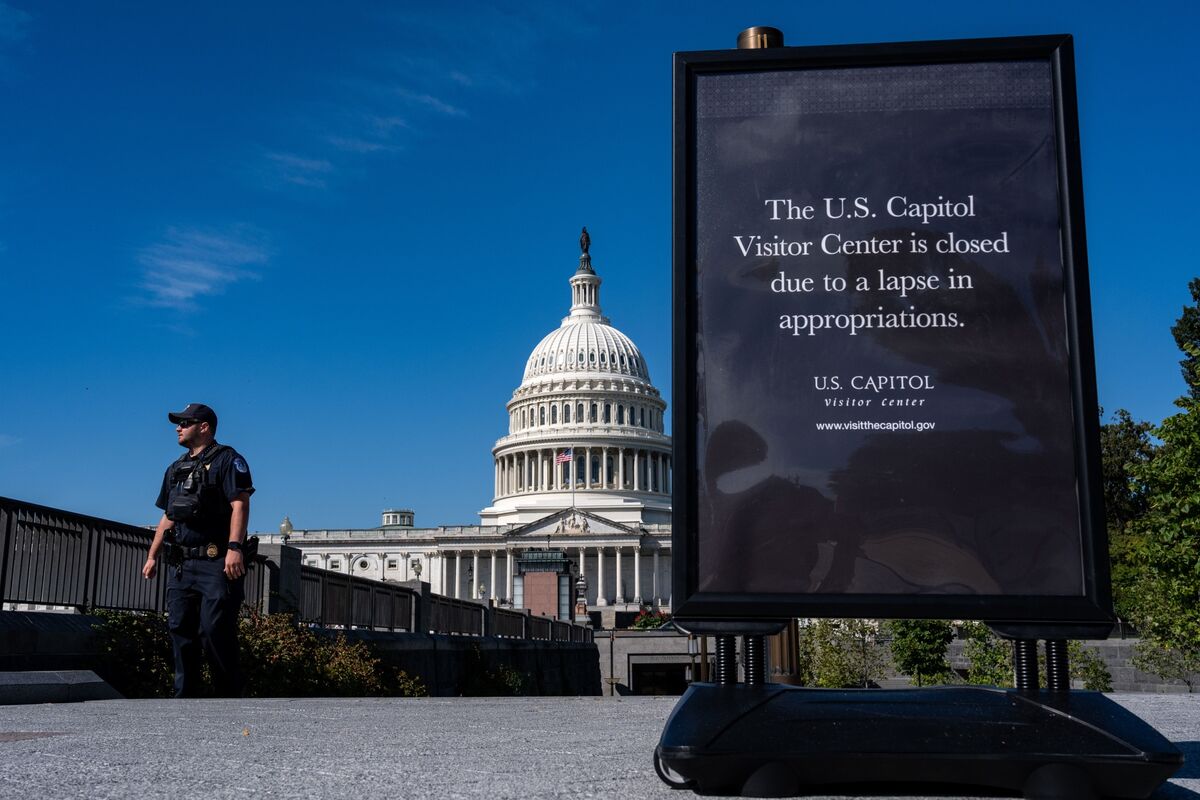 Trump Raises Stakes in Shutdown by Punishing New York and Threatening Layoffs