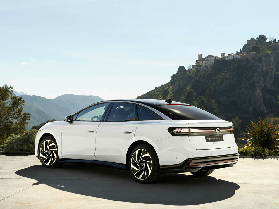 Volkswagen ID.7 Vizzion electric sedan starts pre-sales in China - ArenaEV