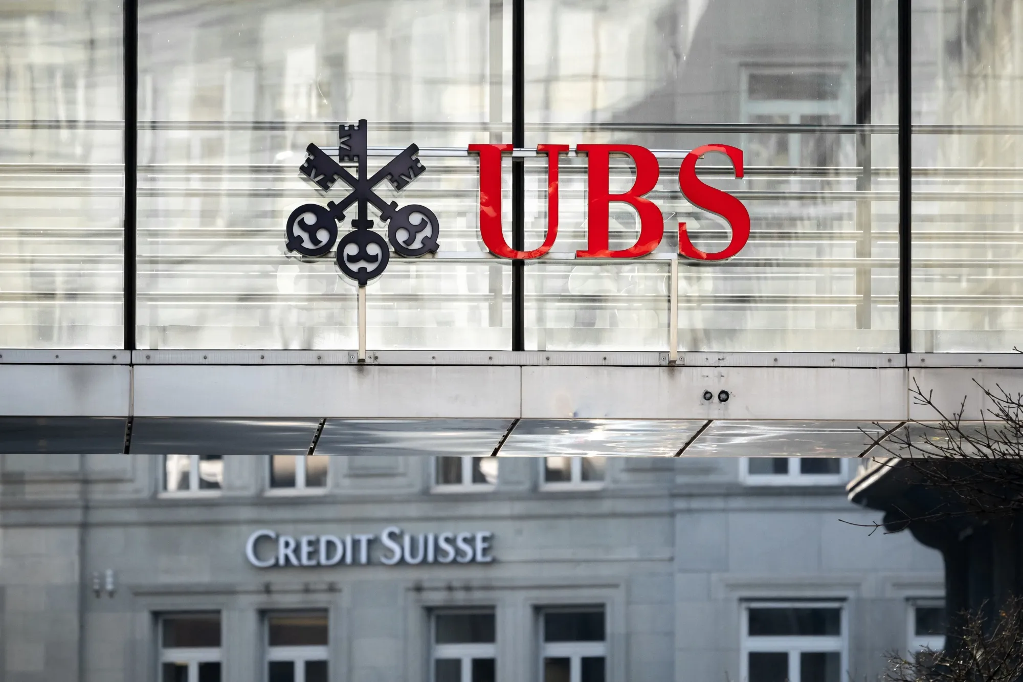 ＵＢＳ、株式カバレッジを倍増へ－クレディ・スイス買収で - Bloomberg