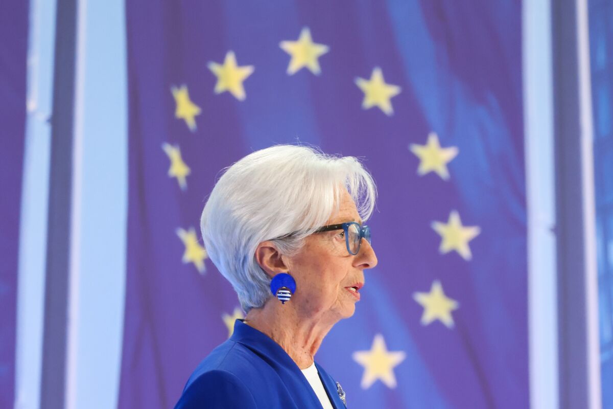 bloomberg.com - Jana Randow - ECB Holds Rates as Lagarde Exit Compounds Alarm Over Oil, France