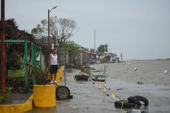 Hurricane Grace Cuts Through Mexico Before Weakening; Kills 8