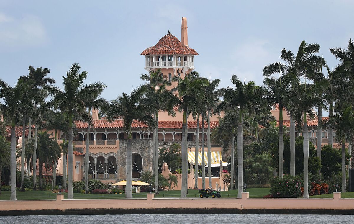 U.S. Backtracks on Claim Mar-a-Lago Intruder Brought Malware - Bloomberg