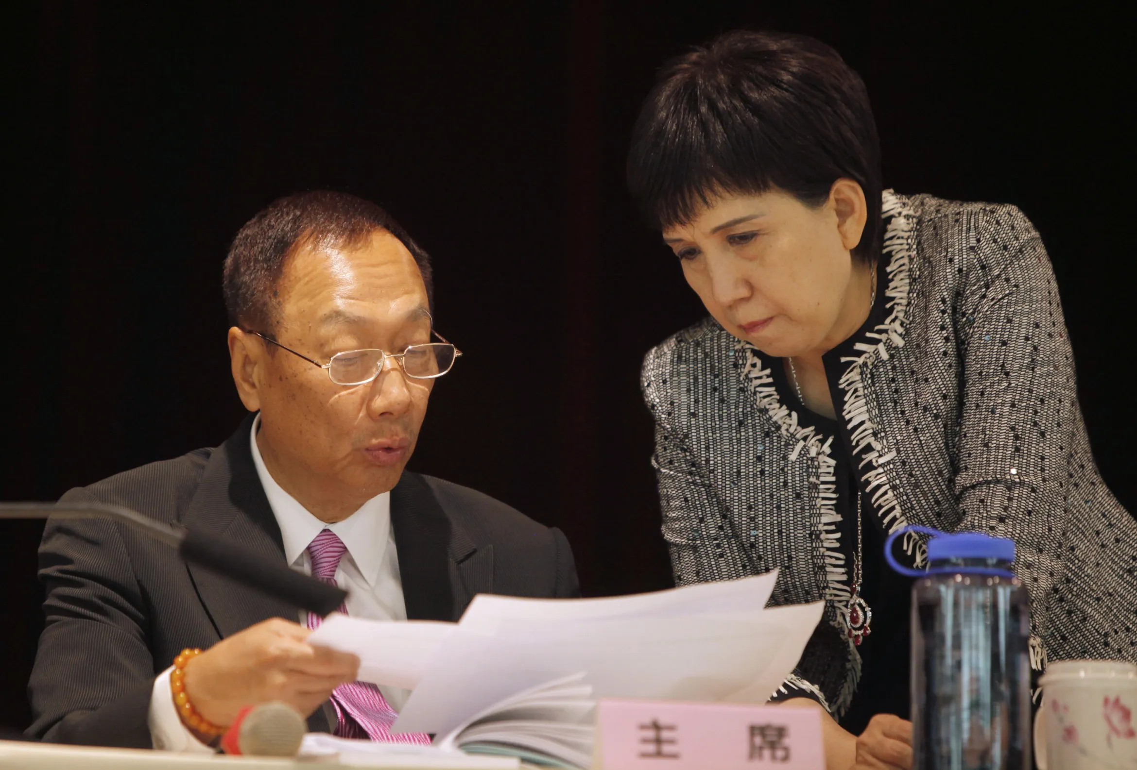 Terry Gou with Huang Chiu-lian in 2013.