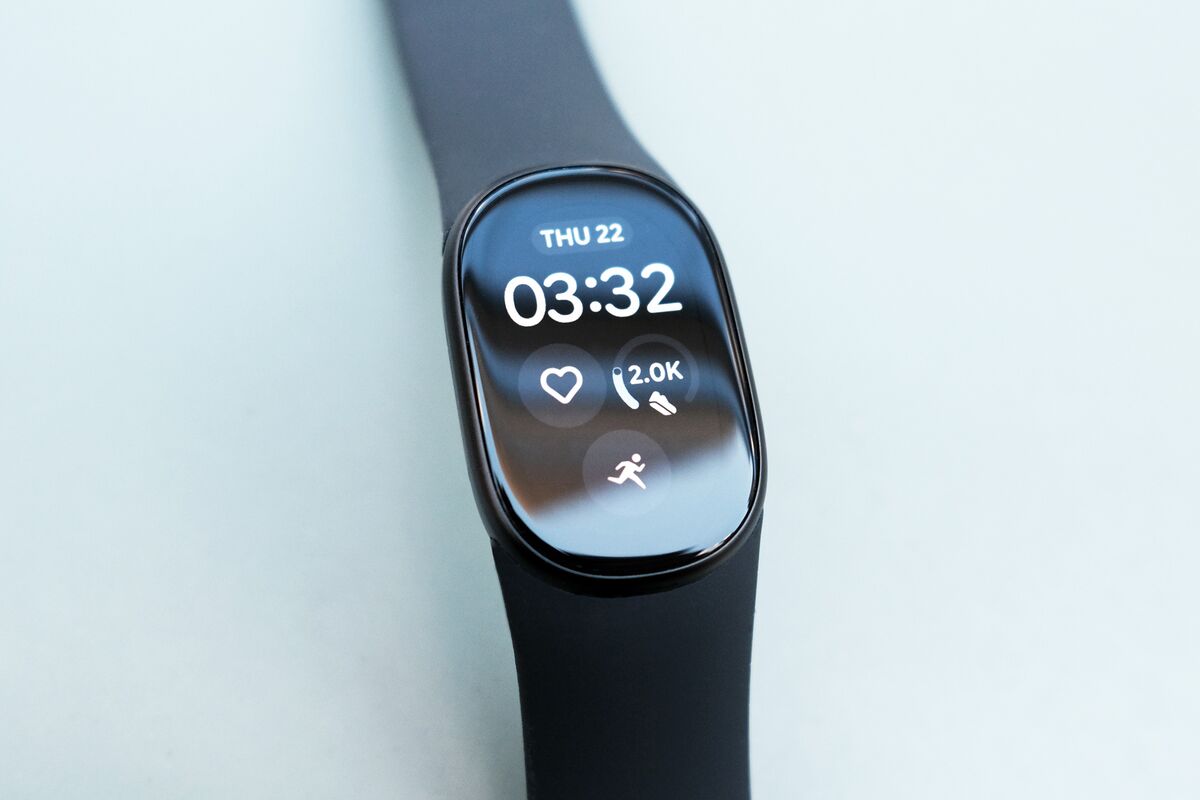 Google Fitbit Edge Review: Smartwatch-Like Tracker Showcases Google Health