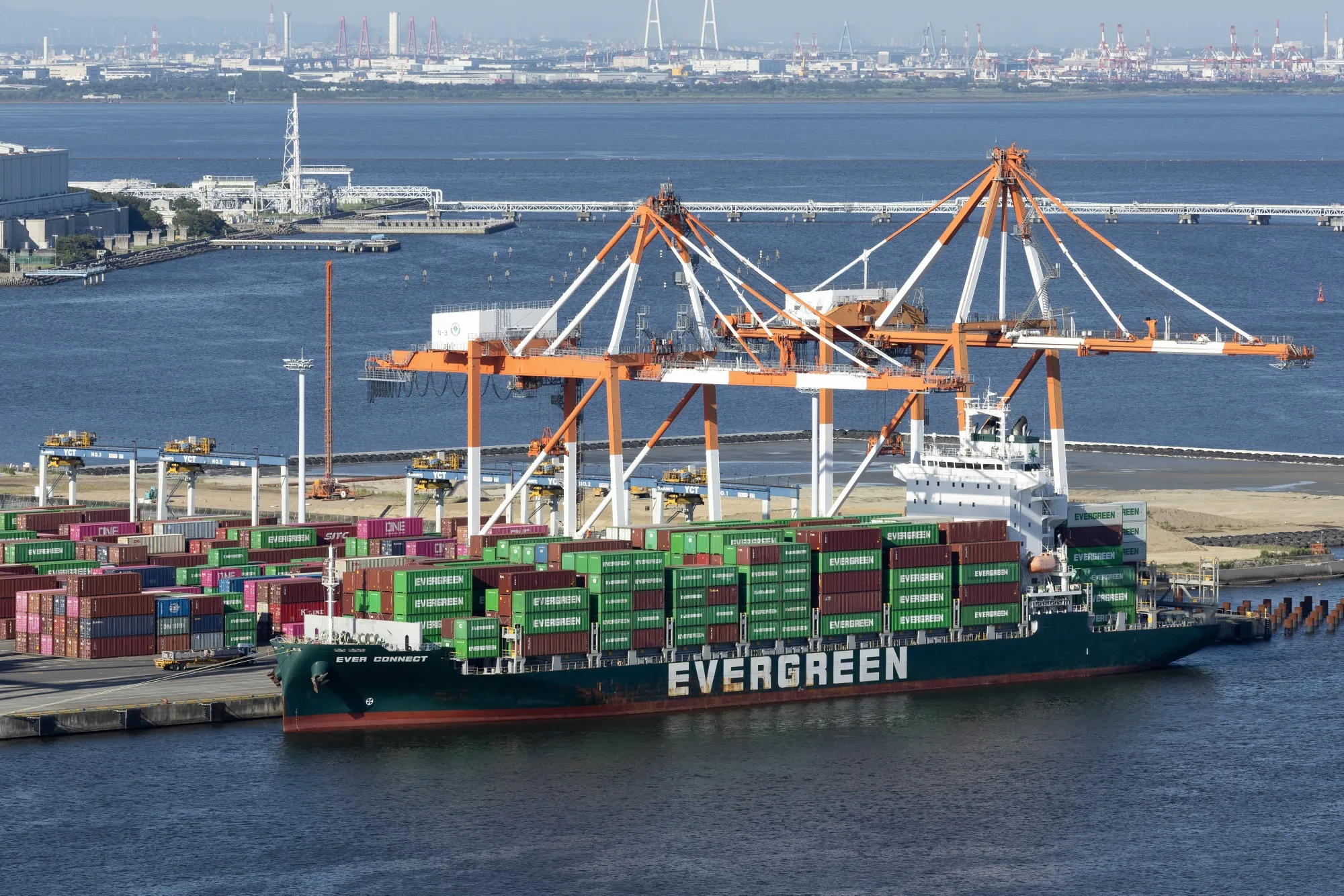 Japan Trade Exports Rise for Seventh Month, Supporting Economic