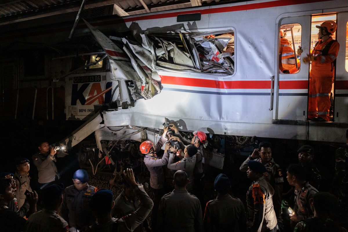 Train Collision Near Indonesian Capital Kills 14, Injures Dozens