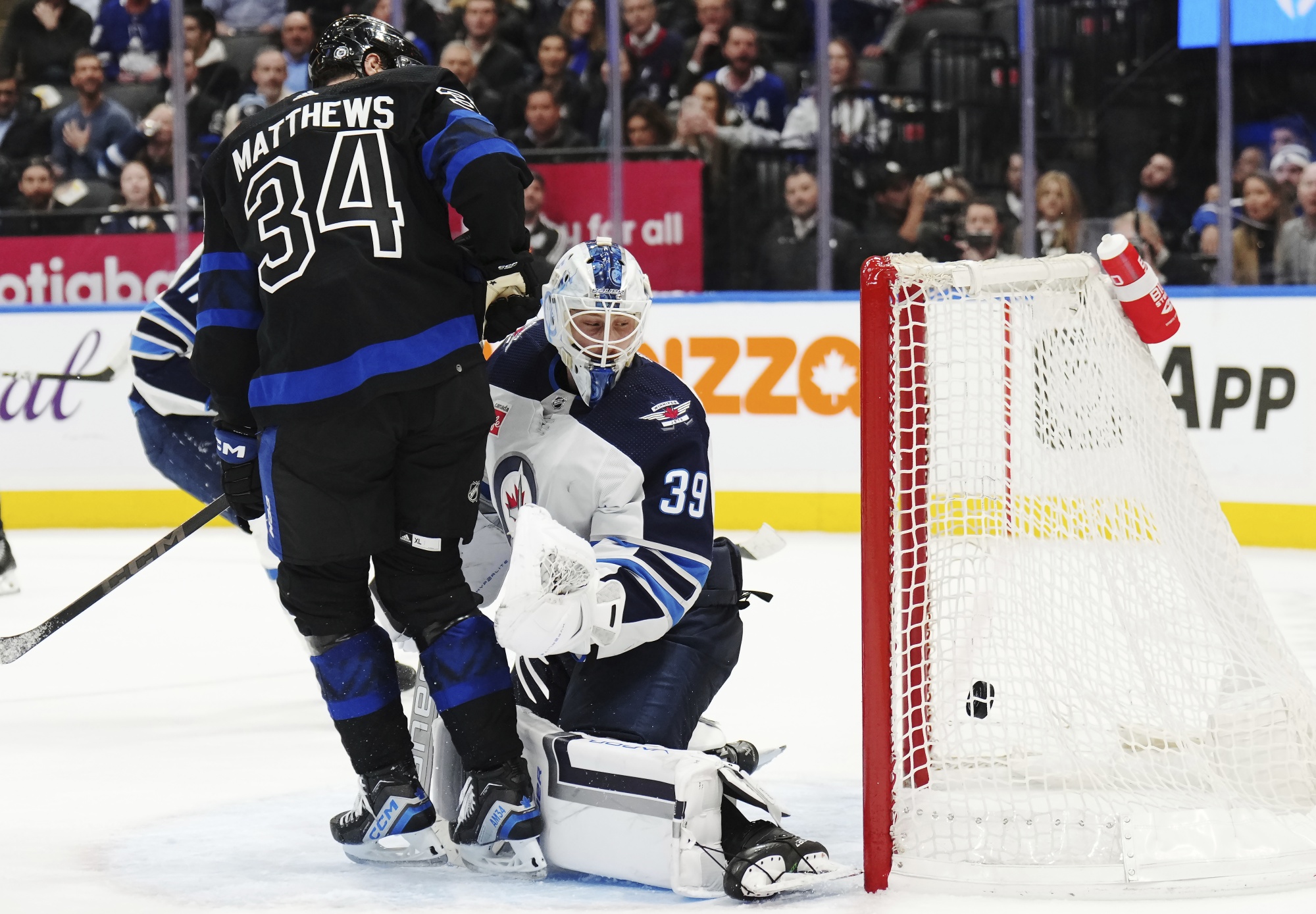 Auston Matthews scores NHL-leading 39th goal, Maple Leafs beats