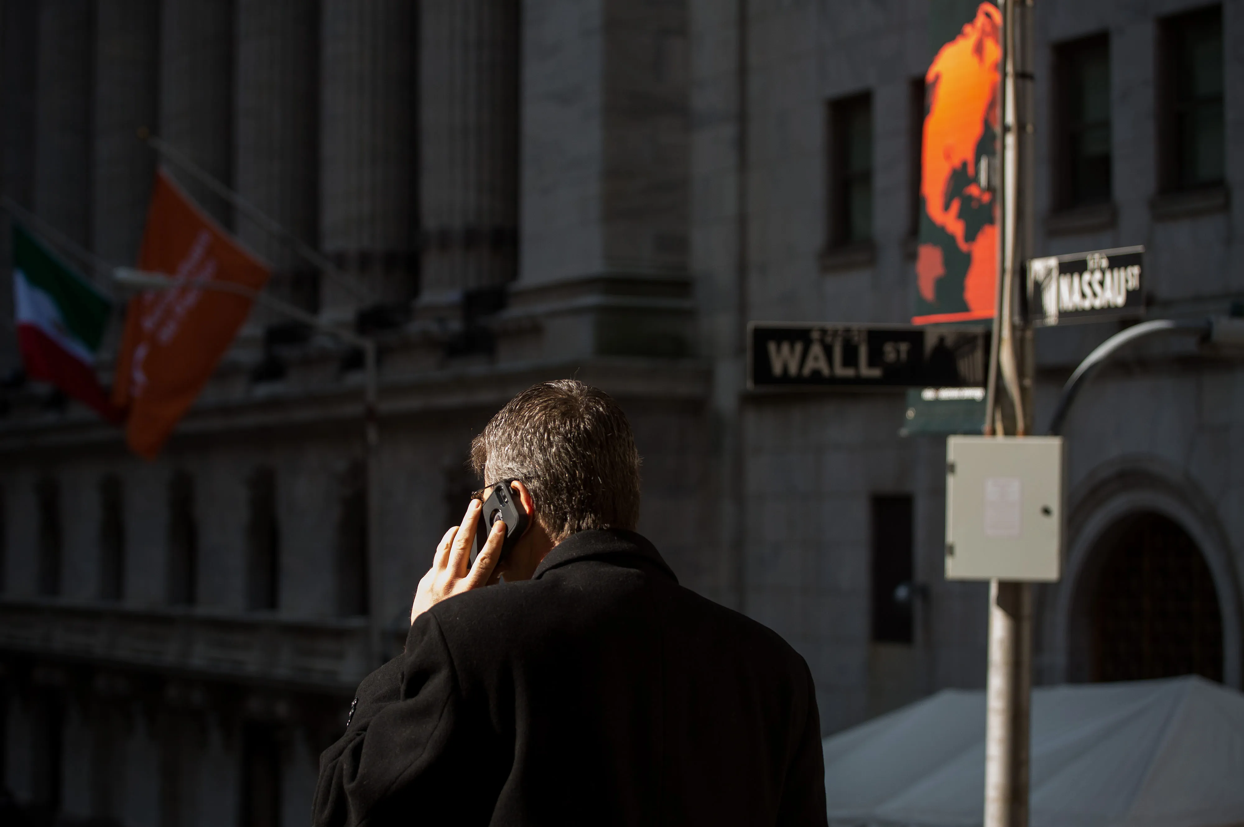 U.S. Stocks Fluctuate As Commodity Shares Surge, Tech Declines