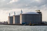 LNG&nbsp;silos in Rotterdam.