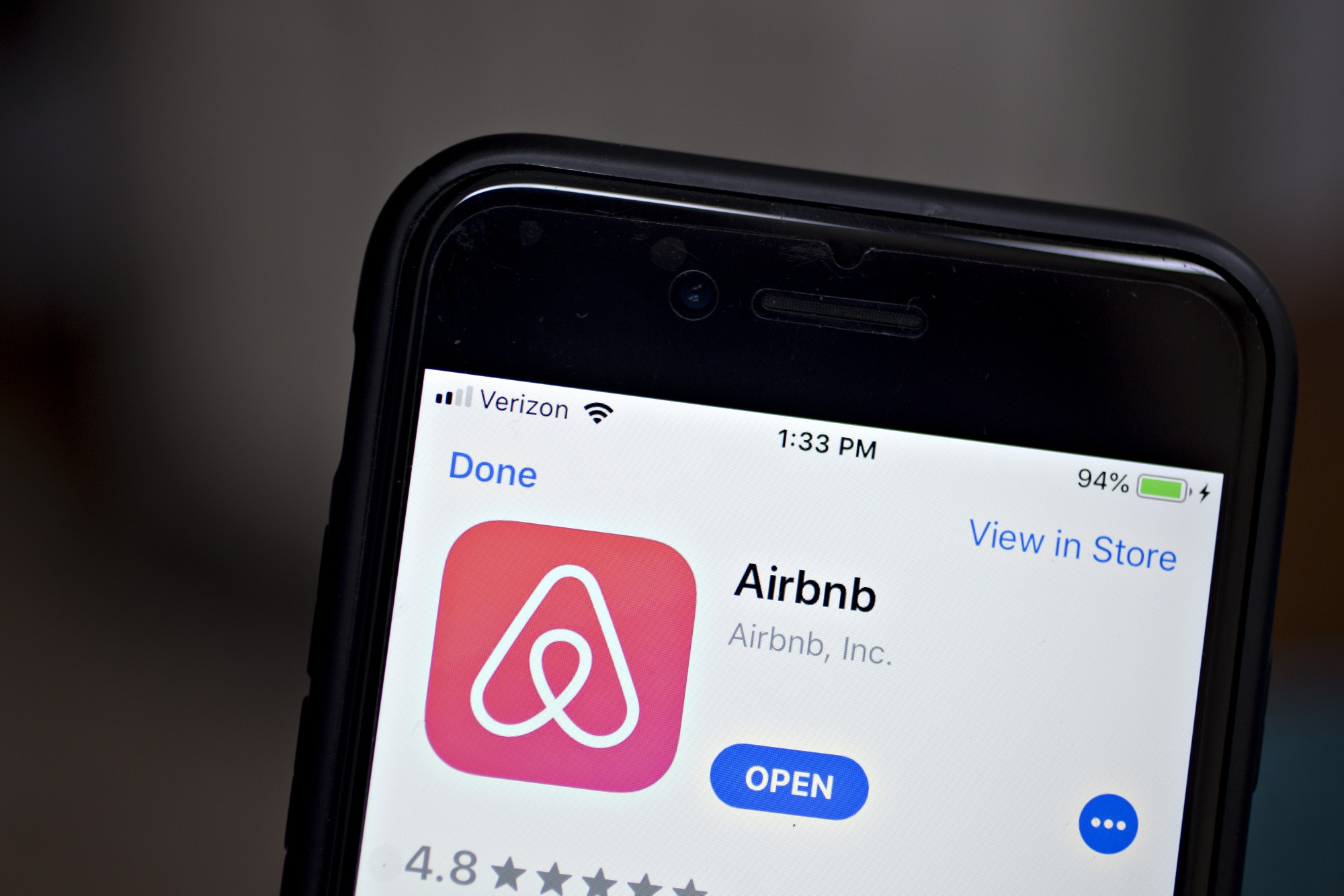 Airbnb's $30 Billion Listing Must Do More for Cities - Bloomberg